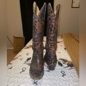 Women’s Corral Black & Brown Embroidered Floral Cowgirl Boots. Used